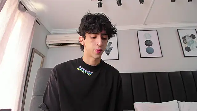 Snapshot of Alezzandro_ chatting on March 10, 2:05 pm Alezzandro online show from March 10, 2:05 pm