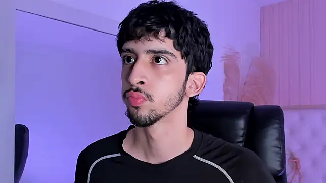 Snapshot of Alezzandro_ chatting on September 15, 8:31 pm Alezzandro online show from September 15, 8:31 pm