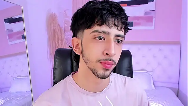 Snapshot of Alezzandro_ chatting on September 24, 8:23 pm Alezzandro online show from September 24, 8:23 pm