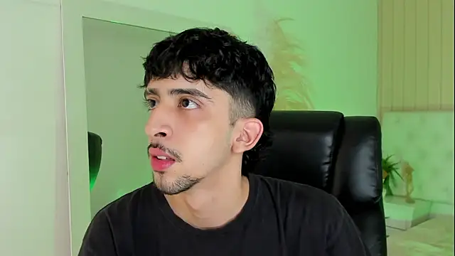 Snapshot of Alezzandro_ chatting on September 26, 8:02 pm Alezzandro online show from September 26, 8:02 pm