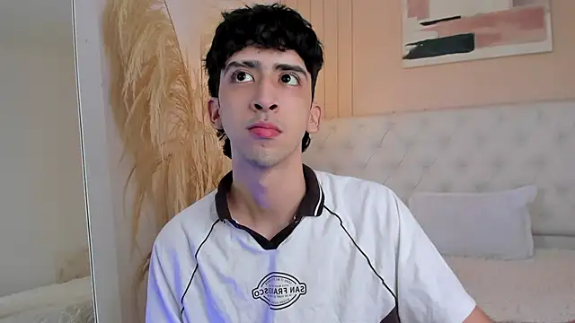 Snapshot of Alezzandro_ chatting on October 2, 8:05 pm Alezzandro online show from October 2, 8:05 pm