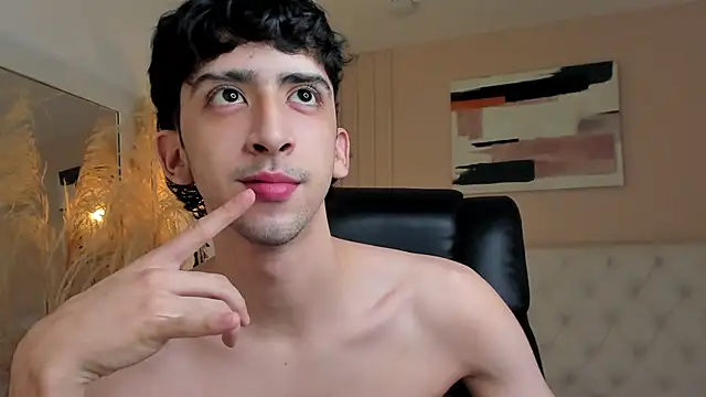 Snapshot of Alezzandro_ chatting on October 4, 8:07 pm Alezzandro online show from October 4, 8:07 pm