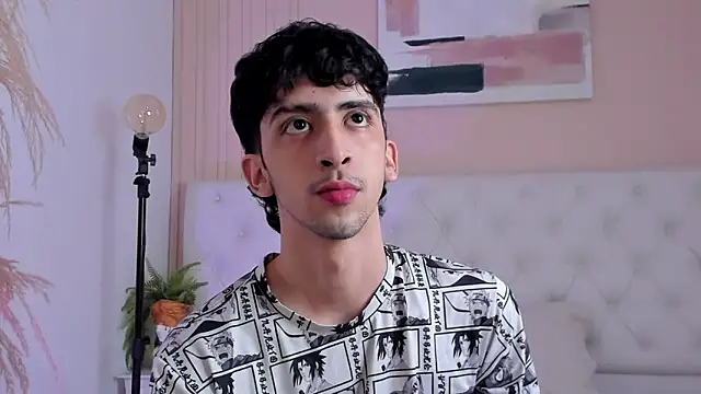 Snapshot of Alezzandro_ chatting on October 6, 8:39 pm Alezzandro online show from October 6, 8:39 pm