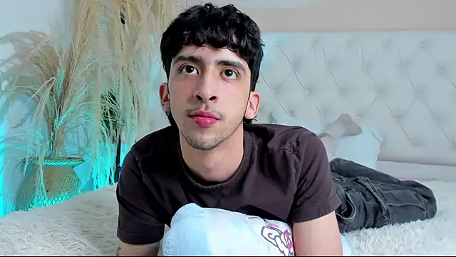 Snapshot of Alezzandro_ chatting on October 8, 8:50 pm Alezzandro online show from October 8, 8:50 pm