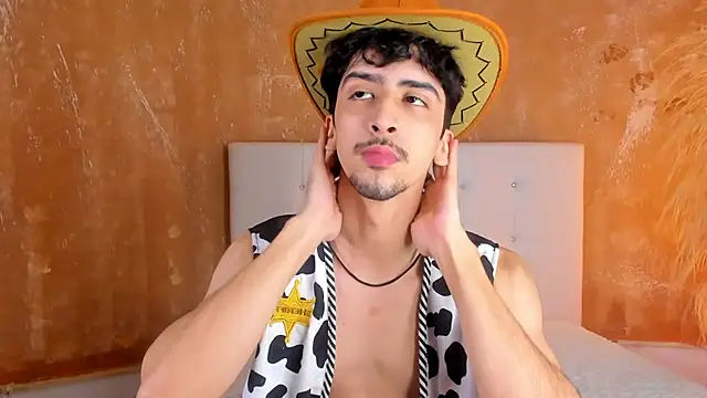 Snapshot of Alezzandro_ chatting on November 7, 8:31 pm Alezzandro online show from November 7, 8:31 pm