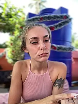 White Lu online show from December 18, 2:39 am