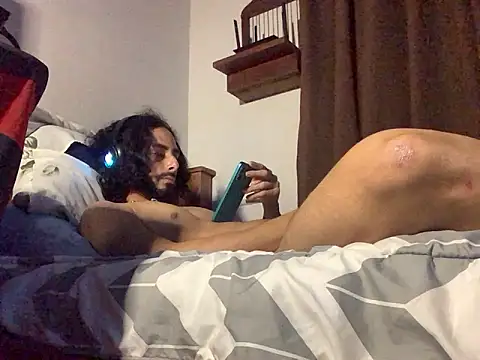 Nooneisthis online show from November 25, 11:10 am