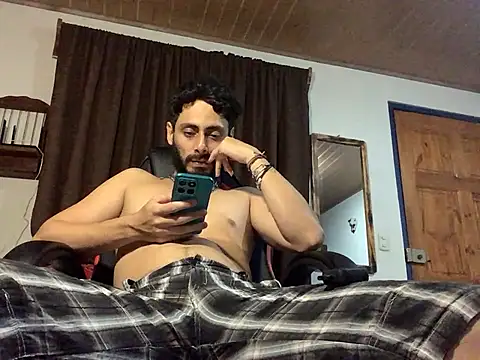 Snapshot of Nooneisthis chatting on May 23, 5:12 am Nooneisthis online show from May 23, 5:12 am