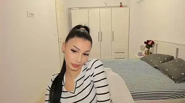 Snapshot of HelenShawn chatting on February 21, 10:15 pm HelenShawn online show from February 21, 10:15 pm