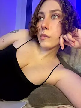Snapshot of Molli_Luv chatting on July 23, 1:20 pm Molli Luv online show from July 23, 1:20 pm