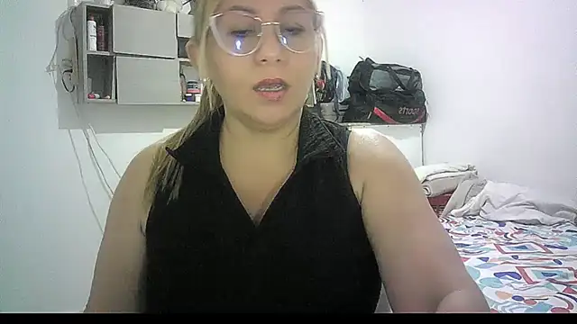 Snapshot of mariana0x chatting on May 17, 2:57 pm mariana0x online show from May 17, 2:57 pm