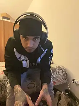 Snapshot of tony51753 chatting on January 24, 7:07 pm tony51753 online show from January 24, 7:07 pm