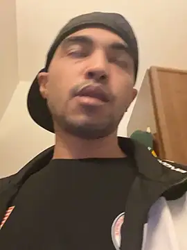 Snapshot of tony51753 chatting on January 26, 3:38 am tony51753 online show from January 26, 3:38 am