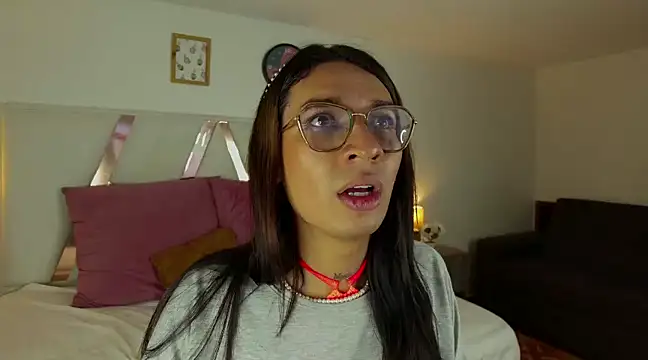 Snapshot of LauraaGomezz__ chatting on March 7, 1:42 am LauraaGomezz online show from March 7, 1:42 am