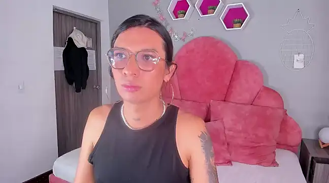 Snapshot of LauraaGomezz__ chatting on March 9, 1:25 am LauraaGomezz online show from March 9, 1:25 am