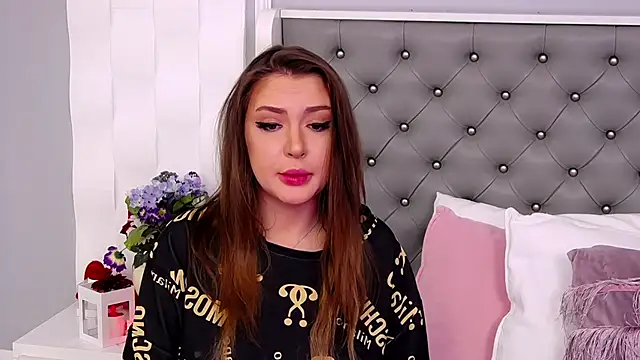 Snapshot of AlmaNoble chatting on December 5, 8:38 pm AlmaNoble online show from December 5, 8:38 pm