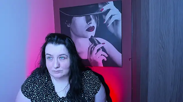 Snapshot of QueenOfHaze chatting on December 18, 3:07 pm QueenOfHaze online show from December 18, 3:07 pm