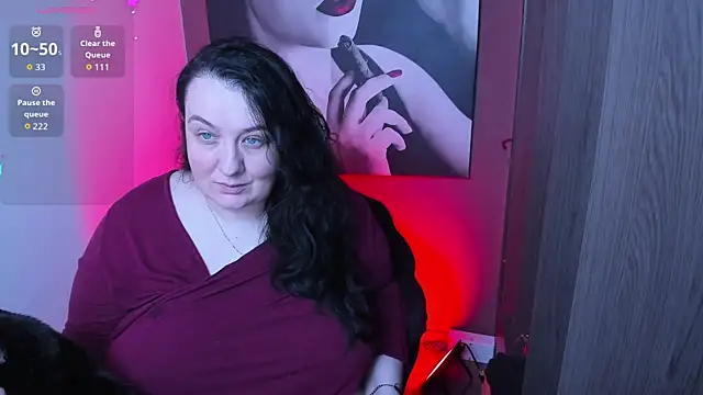 Snapshot of QueenOfHaze chatting on January 7, 8:28 am QueenOfHaze online show from January 7, 8:28 am