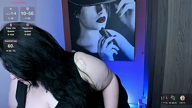 Snapshot of QueenOfHaze chatting on February 2, 7:18 am QueenOfHaze online show from February 2, 7:18 am