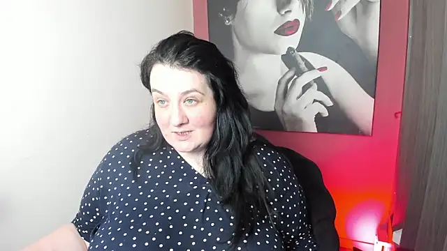 Snapshot of QueenOfHaze chatting on February 9, 11:58 am QueenOfHaze online show from February 9, 11:58 am