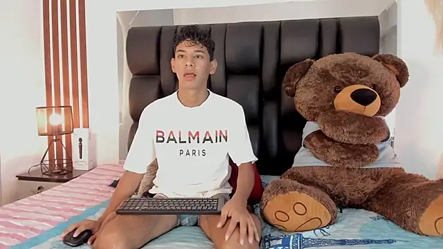 Snapshot of Amberr1 chatting on January 24, 1:03 pm Amberr1 online show from January 24, 1:03 pm