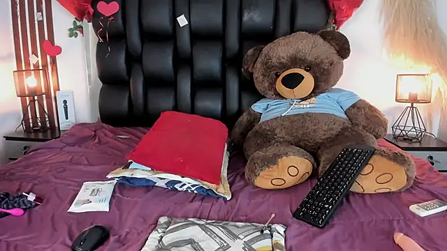 Snapshot of Amberr1 chatting on February 17, 3:20 pm Amberr1 online show from February 17, 3:20 pm