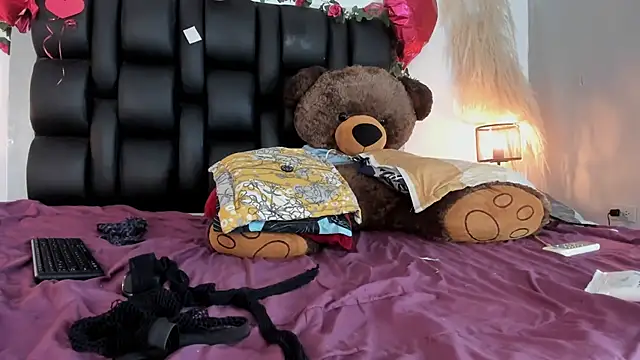 Snapshot of Amberr1 chatting on February 17, 6:26 pm Amberr1 online show from February 17, 6:26 pm