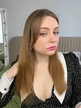 Snapshot of MiaM00N chatting on February 25, 7:20 am MiaM00N online show from February 25, 7:20 am