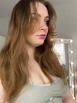 Snapshot of MiaM00N chatting on March 5, 7:16 am MiaM00N online show from March 5, 7:16 am