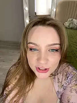 Snapshot of MiaM00N chatting on March 21, 10:28 am MiaM00N online show from March 21, 10:28 am