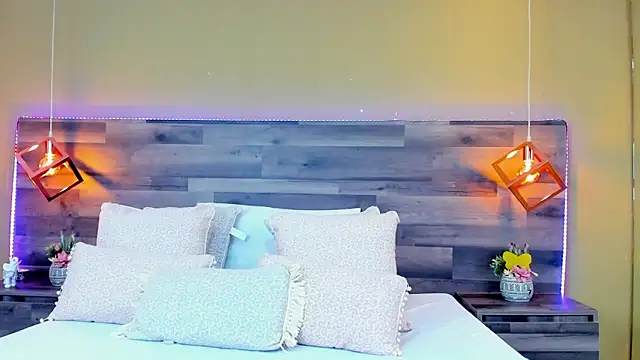 MeganCrow online show from February 27, 3:15 pm