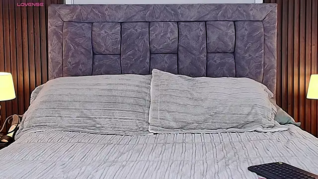 MeganCrow online show from April 6, 10:00 pm