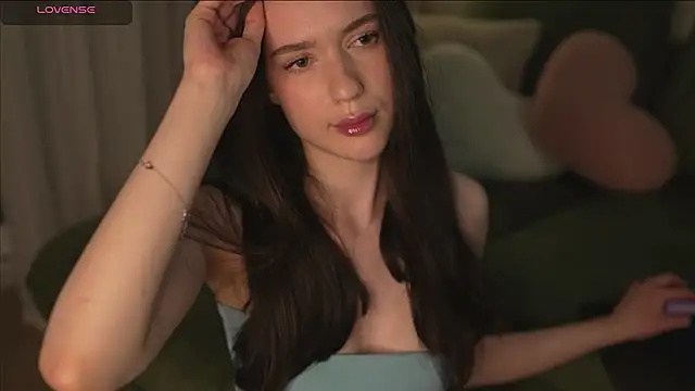 justbarbiee online show from April 5, 7:00 pm