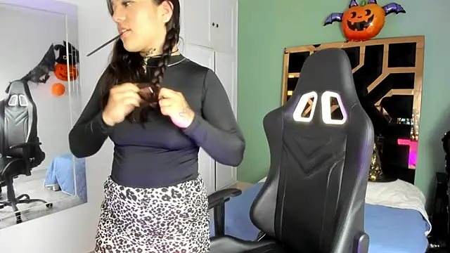 Billie Jhonson  online show from October 16, 7:15 pm