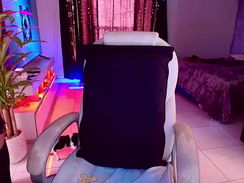 latexgoddes online show from January 8, 9:17 pm