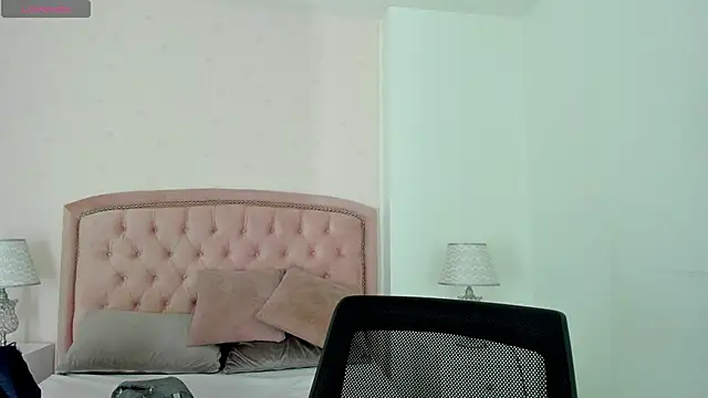 Kendall  Fox online show from October 17, 4:48 am