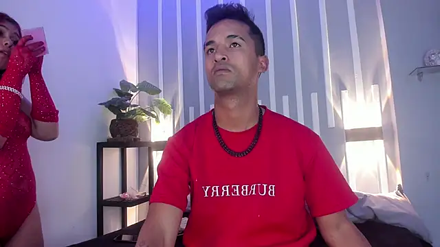 Snapshot of Nikki_and_Mayk chatting on November 19, 3:50 am Nikki and Mayk online show from November 19, 3:50 am