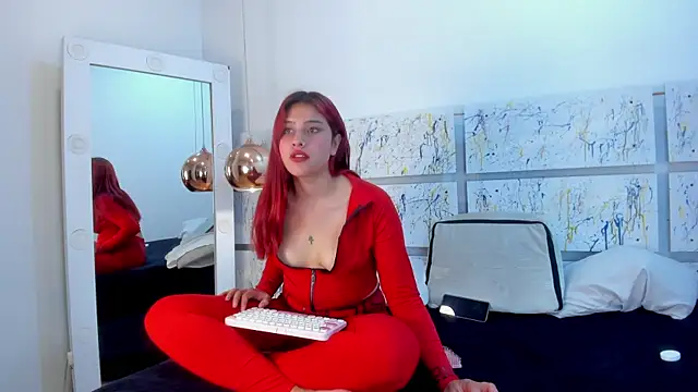 Snapshot of Nikki_and_Mayk chatting on December 20, 2:40 am Nikki and Mayk online show from December 20, 2:40 am