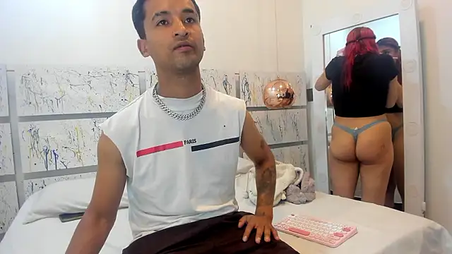 Snapshot of Nikki_and_Mayk chatting on February 27, 2:44 am Nikki and Mayk online show from February 27, 2:44 am