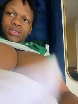 Boneca25 online show from February 18, 8:47 pm