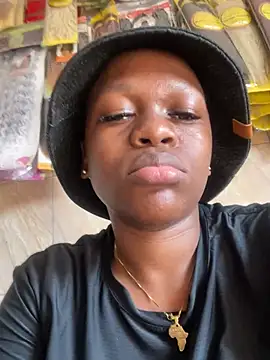 Boneca25 online show from February 24, 2:04 pm