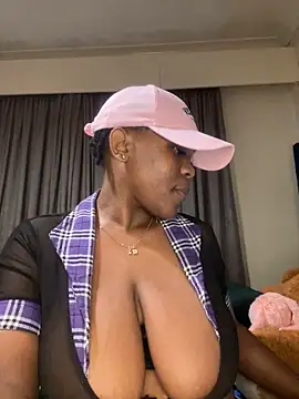 Boneca25 online show from March 1, 6:54 pm