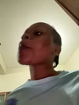 Boneca25 online show from May 11, 4:26 pm