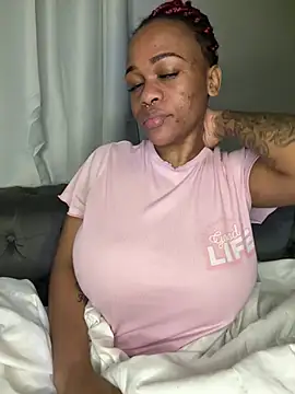 Boneca25 online show from July 8, 9:52 pm