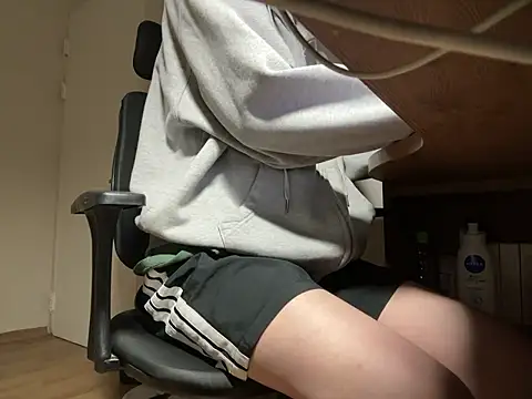 Snapshot of Phil_6677 chatting on December 3, 4:16 pm Phil 6677 online show from December 3, 4:16 pm