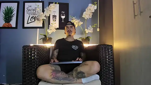 Snapshot of kaletattoo chatting on September 10, 11:21 am kaletattoo online show from September 10, 11:21 am
