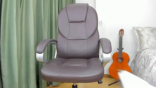 Snapshot of Tombarden chatting on February 13, 10:11 pm Tombarden online show from February 13, 10:11 pm