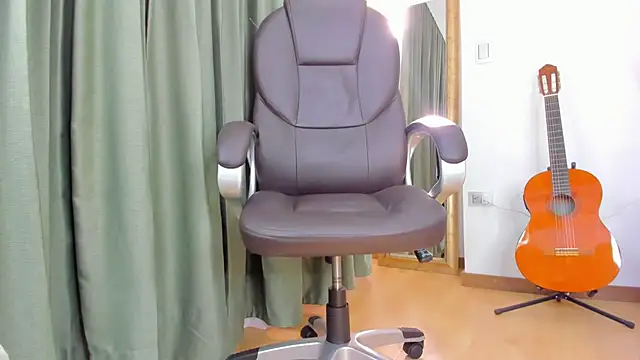 Snapshot of Tombarden chatting on March 13, 9:05 pm Tombarden online show from March 13, 9:05 pm