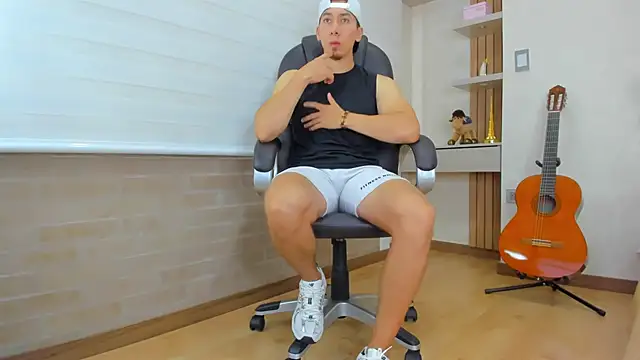 Snapshot of Tombarden chatting on September 24, 10:13 pm Tombarden online show from September 24, 10:13 pm