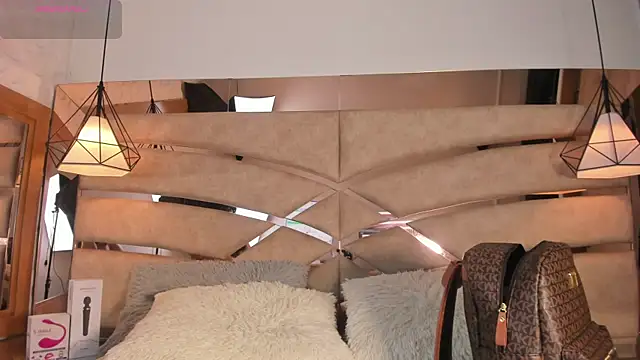 Snapshot of Bonet_iris chatting on July 1, 11:12 am Bonet iris online show from July 1, 11:12 am